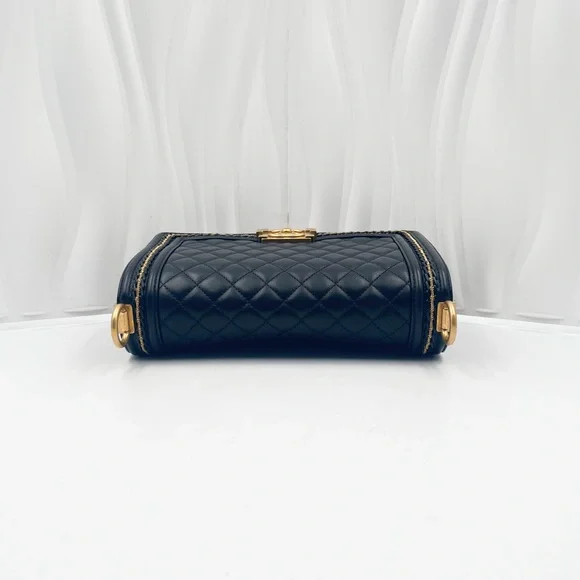 CHANEL Boy CHANEL Medium Flap Bag Black Quilted Lambskin - Picture 6 of 16